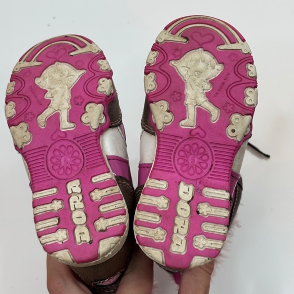 VTG Y2K Dora The Explorer Snow Boots Toddler 5 Winter Hat Pink Pom Nick Jr 2005 - Picture 4 of 7